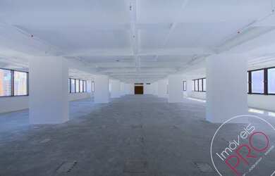 Imagem: O depósito possui 5 Vagas na garagem, 671m² de Área e está