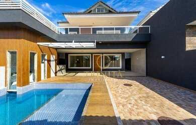 Imagem: A casa em condomínio possui 4 Dormitórios, 5 Banheiros, 4