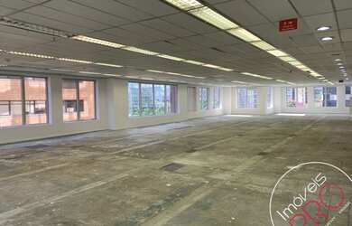 Imagem: O depósito possui 5 Vagas na garagem, 1.093m² de Área e