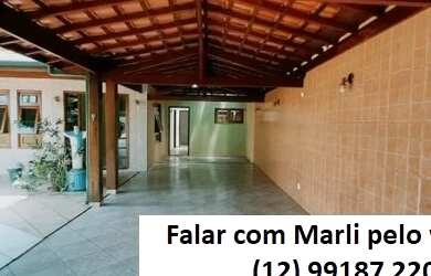 Imagem: A casa possui 3 Dormitórios, 2 Banheiros, 2 Vagas na garagem