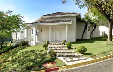 Imagem: A casa em condomínio possui 3 Dormitórios, 3 Banheiros, 3