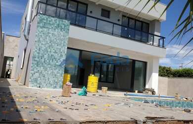 Imagem: A casa em condomínio possui 4 Dormitórios, 5 Banheiros, 2