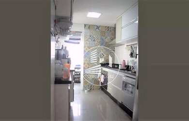 Imagem 7: Apartamento em andar alto com vista livre, varanda gourmet envidraçada, armários planejado