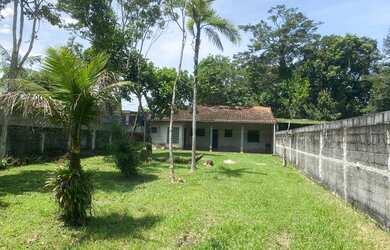 Imagem: A casa possui 2 Dormitórios, 2 Banheiros, 4 Vagas na garagem