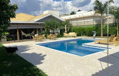 Imagem: A casa em condomínio possui 3 Dormitórios, 5 Banheiros, 5