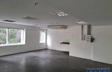 Imagem: O depósito possui 2 Vagas na garagem, 61m² de Área e está