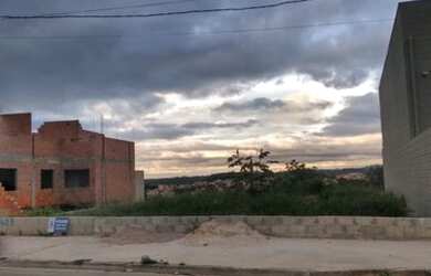 Imagem: O terreno possui 176m² de Área e está localizado em Várzea