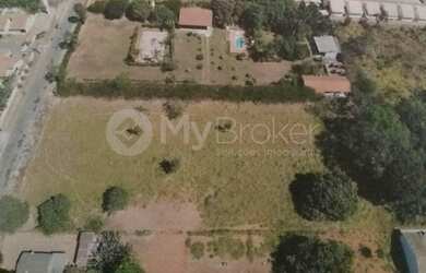 Imagem: O terreno possui 5700m² de Área e está localizado em Sítios