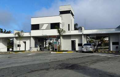 Imagem: A casa em condomínio possui 4 Dormitórios, 3 Banheiros, 5