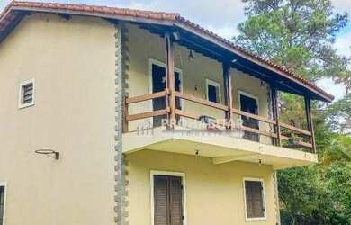 Imagem: A casa possui 2 Dormitórios, 3 Banheiros, 5 Vagas na garagem