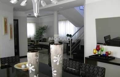 Imagem: A casa em condomínio possui 3 Dormitórios, 1 Banheiro, 4 Vagas