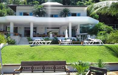 Imagem: A casa em condomínio possui 5 Dormitórios, 5 Banheiros, 5