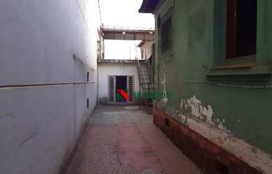 Imagem: O depósito possui 2 Vagas na garagem, 150m² de Área e está