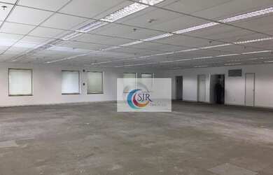 Imagem: O depósito possui 5 Vagas na garagem, 896m² de Área e está