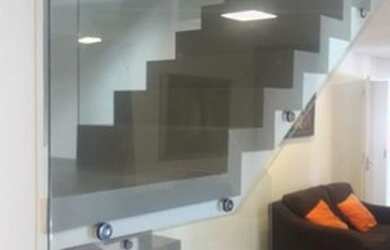 Imagem: O apartamento possui 3 Dormitórios, 1 Banheiro, 2 Vagas na