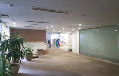 Imagem: O depósito possui 2 Vagas na garagem, 420m² de Área e está