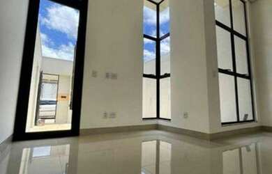 Imagem: A casa possui 2 Dormitórios, 2 Banheiros, 2 Vagas na garagem