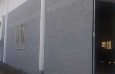 Imagem: O depósito possui 5 Vagas na garagem, 400m² de Área e está