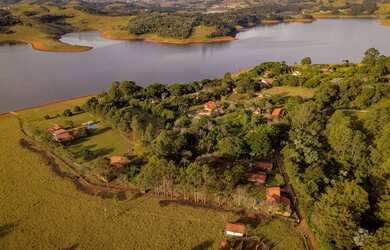 Imagem 13: Pé na água na represa de Piracaia, com ótima topografia, bairro de...