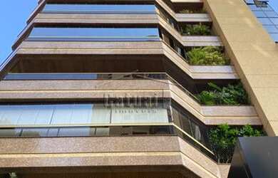 Imagem: O apartamento possui 4 Dormitórios, 5 Banheiros, 2 Vagas na