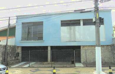 Imagem: A casa possui 3 Dormitórios, 2 Banheiros, 4 Vagas na garagem