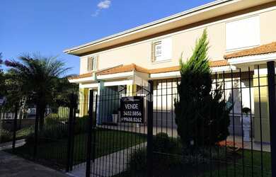 Imagem: A casa possui 2 Dormitórios, 1 Banheiro, 2 Vagas na garagem