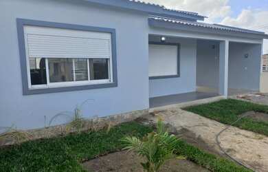 Imagem: A casa possui 2 Dormitórios, 3 Banheiros, 3 Vagas na garagem