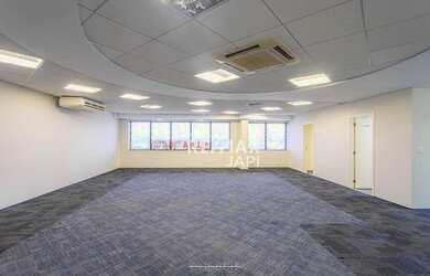 Imagem: O depósito possui 2 Vagas na garagem, 131m² de Área e está