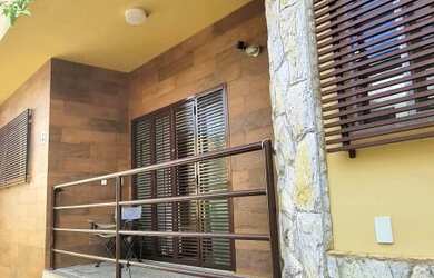 Imagem: A casa possui 3 Dormitórios, 3 Banheiros, 3 Vagas na garagem