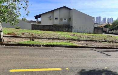 Imagem: O terreno possui 611m² de Área e está localizado em Parque