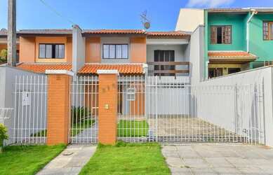 Imagem: A casa possui 3 Dormitórios, 3 Banheiros, 5 Vagas na garagem