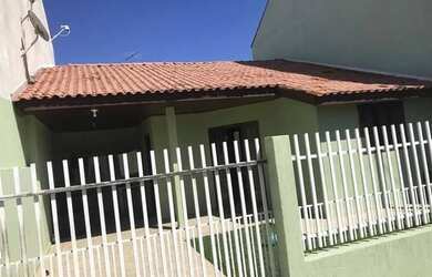 Imagem: A casa em condomínio possui 3 Dormitórios, 1 Banheiro, 2 Vagas