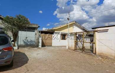 Imagem: A casa possui 1 Dormitório, 1 Banheiro, 3 Vagas na garagem