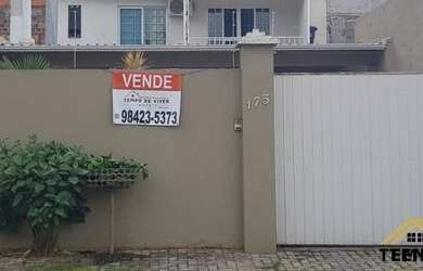 Imagem: A casa possui 3 Dormitórios, 3 Banheiros, 2 Vagas na garagem