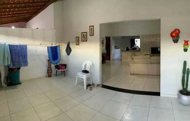 Imagem: A casa possui 2 Dormitórios, 2 Banheiros, 1 Vaga na garagem