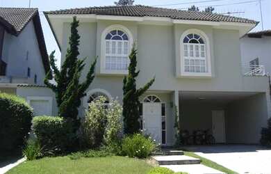 Imagem: A casa possui 3 Dormitórios, 5 Banheiros, 2 Vagas na garagem