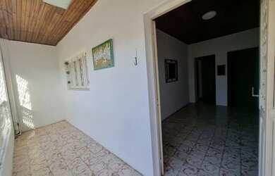 Imagem: A casa possui 2 Dormitórios, 2 Banheiros e 107m² de Área