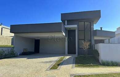 Imagem: A casa em condomínio possui 3 Dormitórios, 1 Banheiro, 4 Vagas