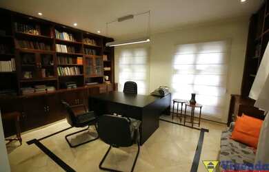 Imagem: A casa possui 5 Dormitórios, 5 Banheiros, 2 Vagas na garagem