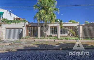 Imagem: A casa possui 4 Dormitórios, 3 Banheiros, 5 Vagas na garagem