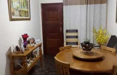 Imagem: A casa possui 5 Dormitórios, 1 Banheiro, 1 Vaga na garagem