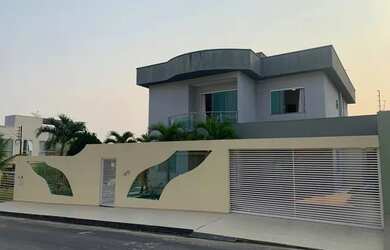 Imagem: A casa em condomínio possui 4 Dormitórios, 1 Banheiro, 5 Vagas