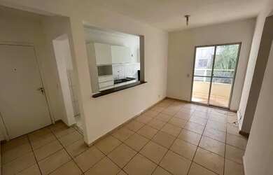 Imagem: O apartamento possui 3 Dormitórios, 1 Banheiro, 1 Vaga na garagem