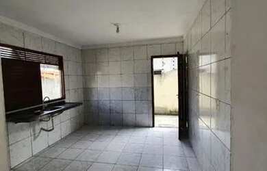 Imagem: A casa possui 2 Dormitórios, 1 Banheiro, 1 Vaga na garagem