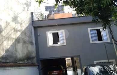 Imagem: A casa possui 4 Dormitórios, 2 Banheiros, 5 Vagas na garagem