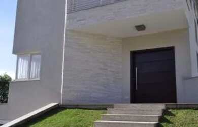 Imagem: A casa em condomínio possui 4 Dormitórios, 5 Banheiros, 2