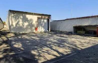 Imagem: O depósito possui 5 Vagas na garagem, 2.400m² de Área e