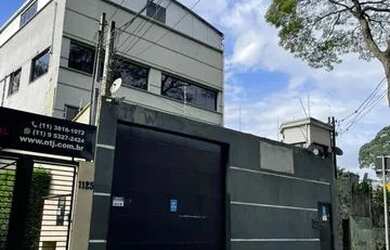 Imagem: O depósito possui 4 Vagas na garagem, 400m² de Área e está