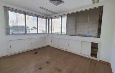 Imagem: O depósito possui 4 Vagas na garagem e 100m² de Área e está