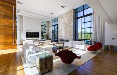 Imagem: A casa possui 5 Dormitórios, 5 Banheiros, 5 Vagas na garagem